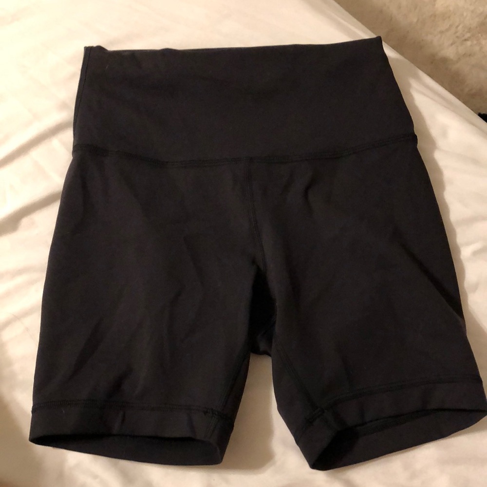 Lululemon Wunder Train High-Rise Short 6”